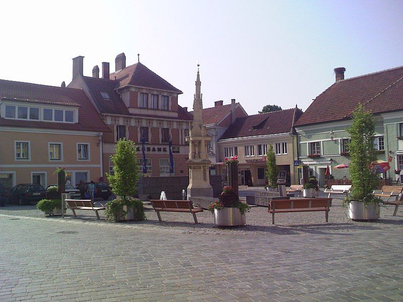 File:Hauptplatz Gföhl.jpg