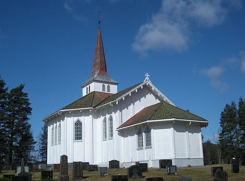 File:Hval kirke II.JPG