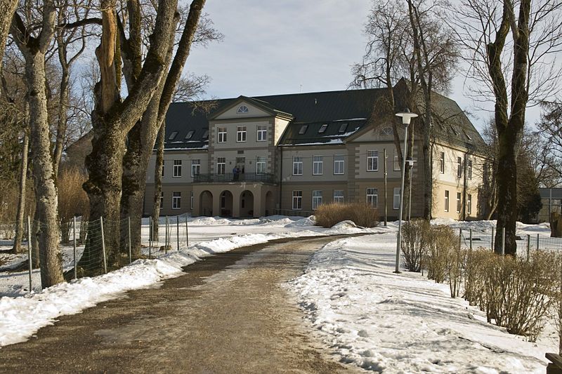 File:Iļģu manor.jpg