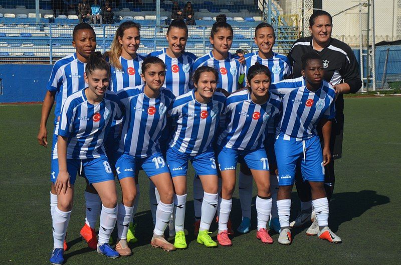 File:KonakBelediyespor2019-20 (1).jpg