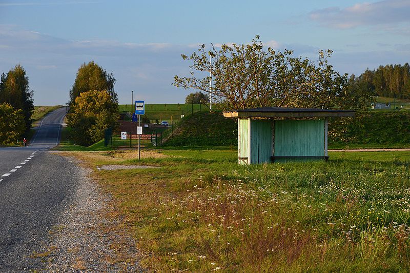 File:Lange küla bussipeatus.jpg