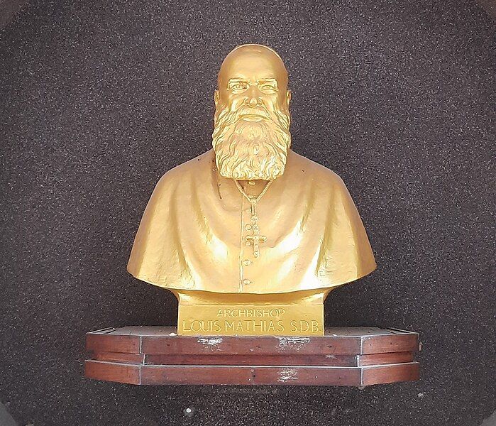 File:Louis Mathias Bust.jpg