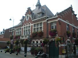 The town hall in Bois-Grenier