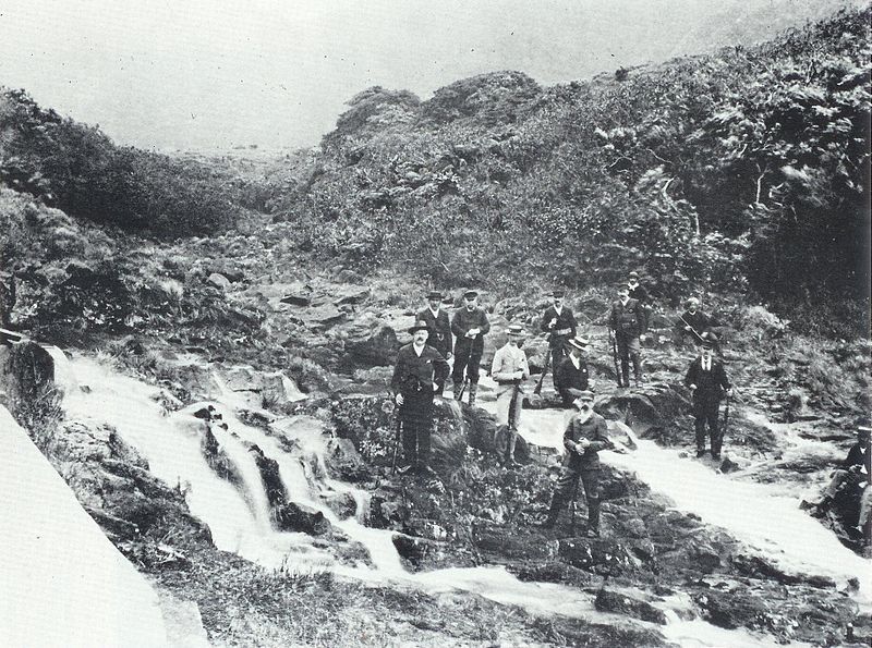 File:Nuuanu Valley 1895.jpg