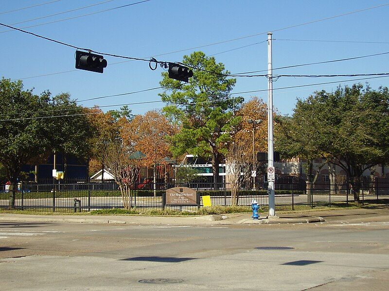 File:RegisSchoolHoustonTX.JPG