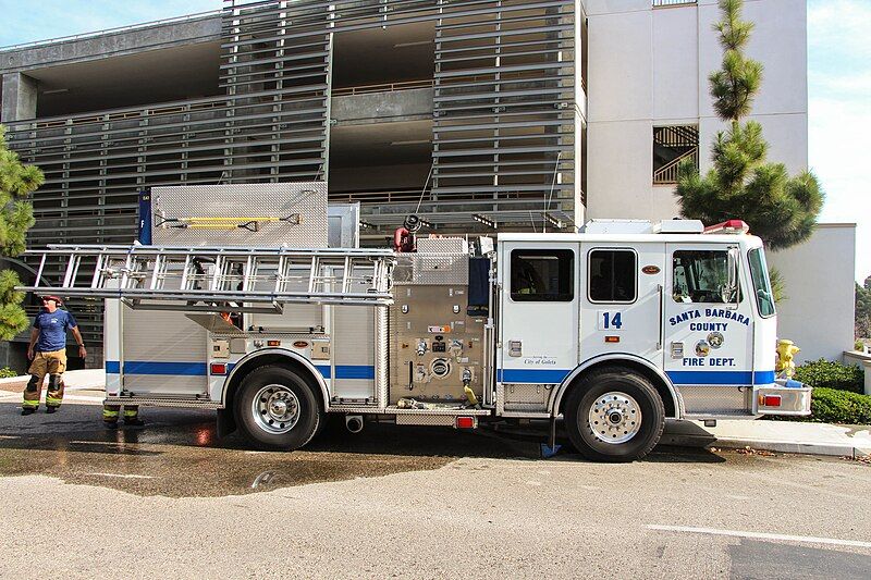 File:SantaBarbaraCountyFireEngine14.jpg