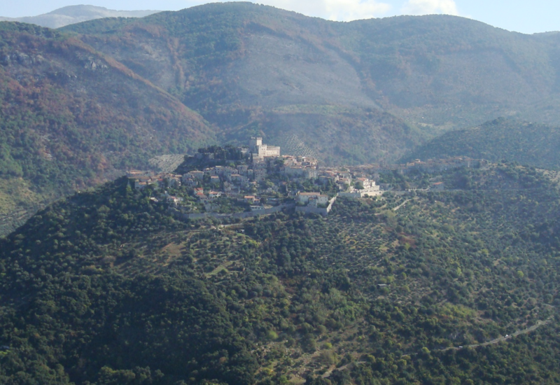 File:Sermoneta dall'alto.png