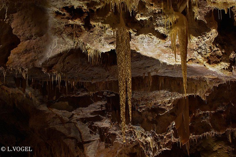 File:Stalactites.jpg