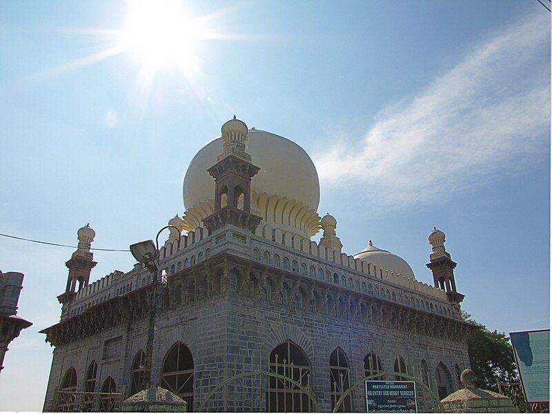 File:Abdul Wahab Tomb.jpg