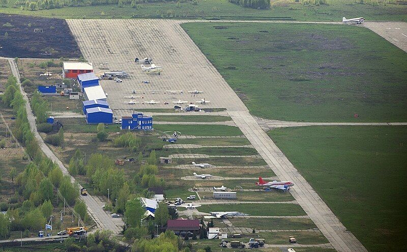 File:Airfield Stupino. (14171753838).jpg