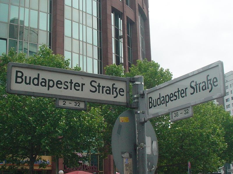 File:Berliner Straße.JPG