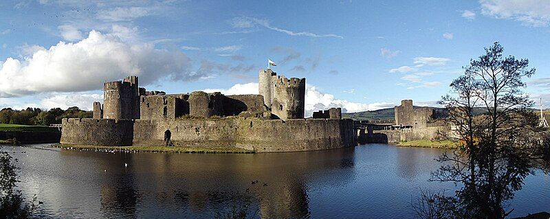 File:Caerphilly Castle (8083727397).jpg