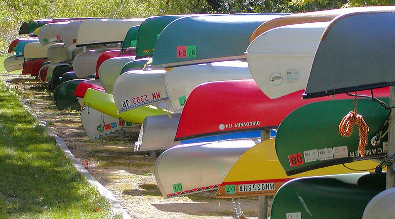 File:Canoes01.jpg