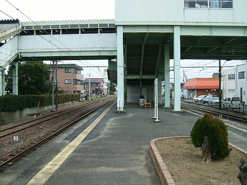 File:Chichibu-railway-Gyodashi-station-platform.jpg