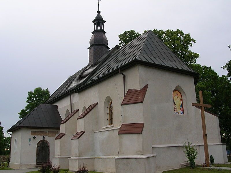 File:Church in Świętomarz.JPG