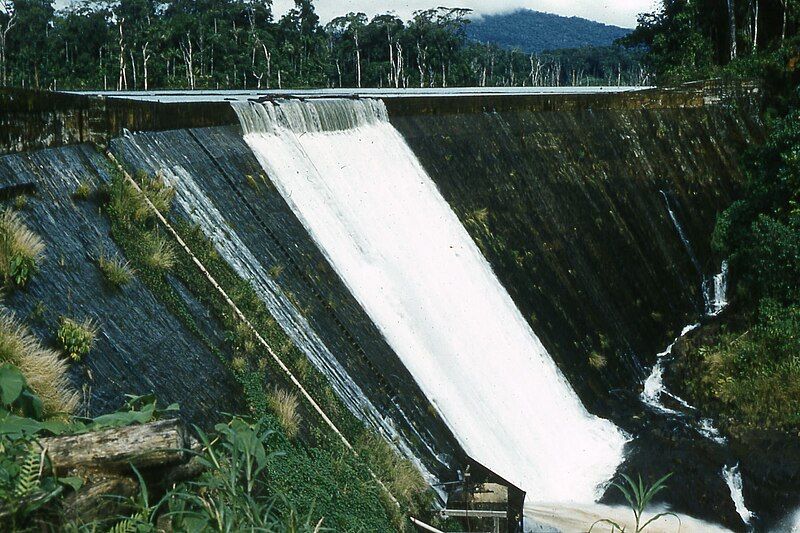 File:Ei River Dam.jpg