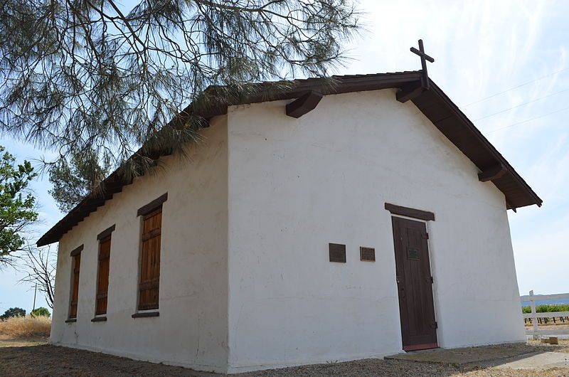 File:Estrella Adobe Church.JPG