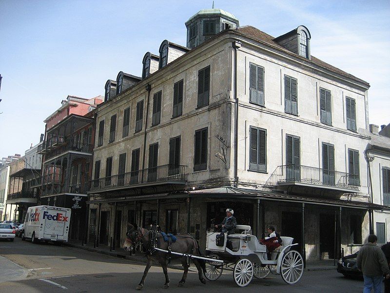 File:FQChartresNapoleonHouseCarriageDec07.jpg