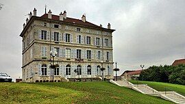 The town hall in Fraisans