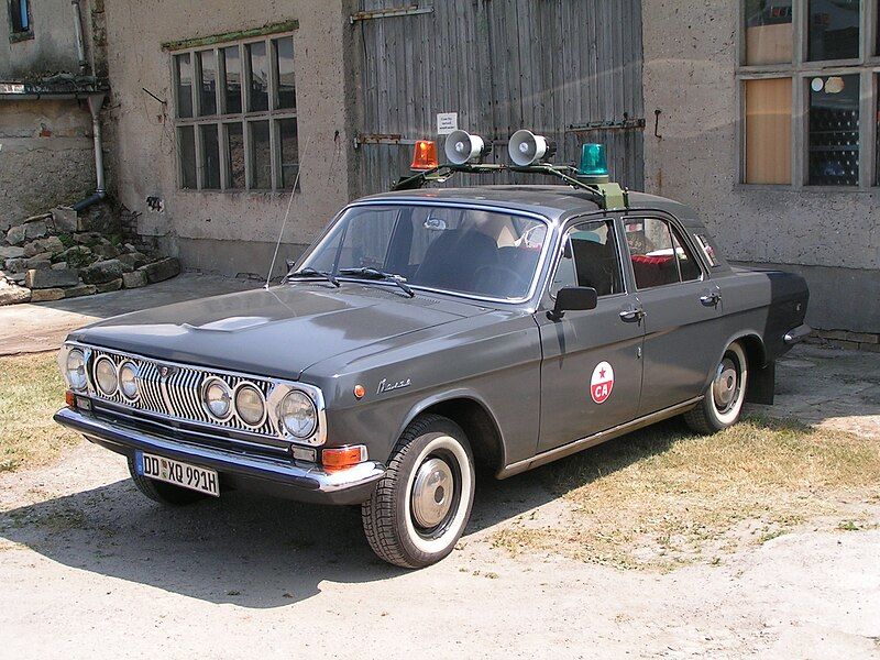 File:GAZ-24 Wolga.jpg