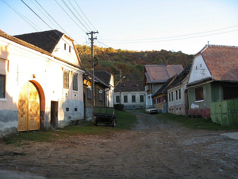 File:Gales church approach2.jpg