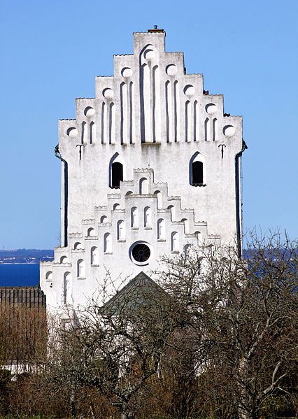 File:Glumslövs kyrka 2011.jpg