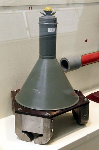 File:Haft-Hohlladung granare 3kg.jpg