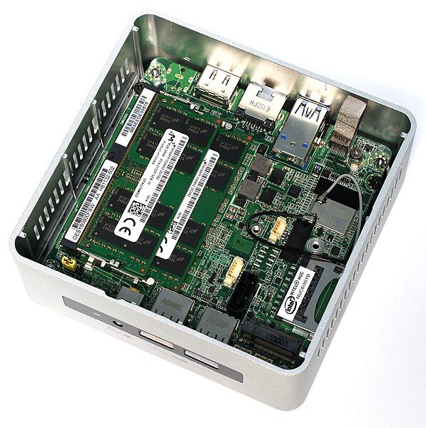 File:Intel NUC6 inside.jpg