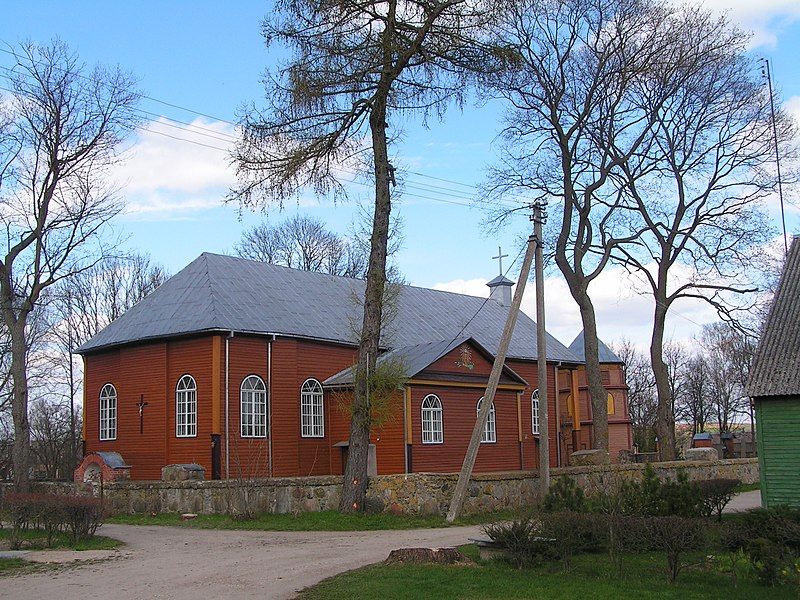 File:Kurkliai Kirche.JPG