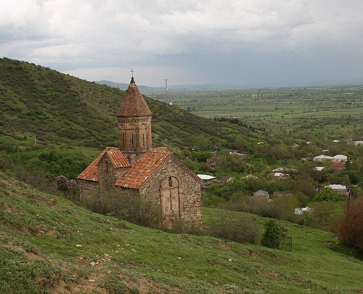 File:Manavi. The church.jpg