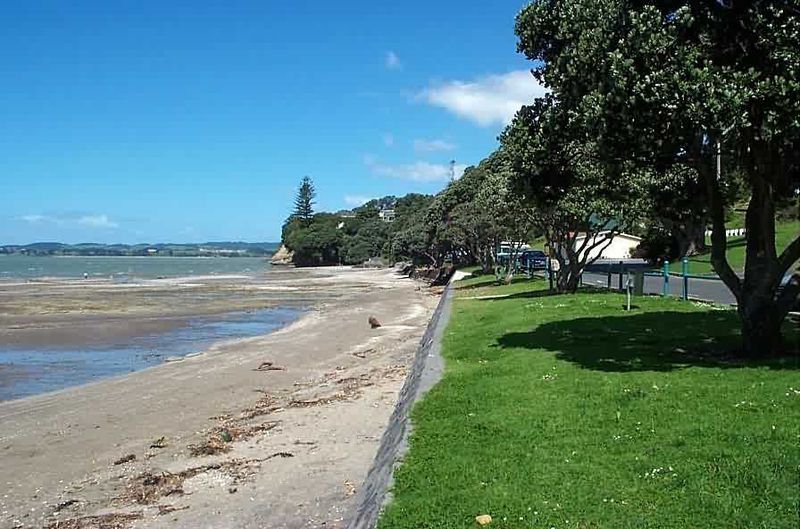 File:NZ-Howick-Beach.jpg