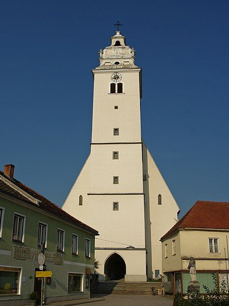 File:Pfarrkirche Kilb 2010.jpg