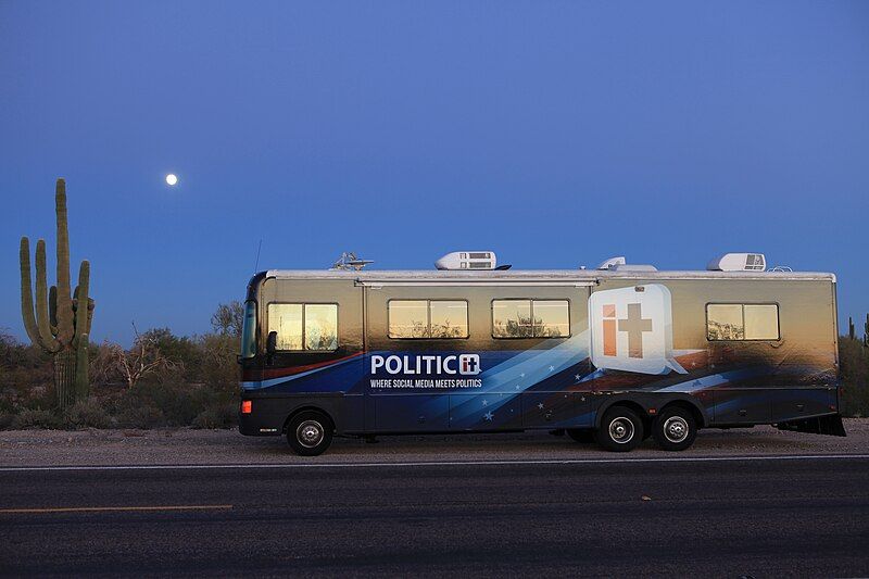 File:PoliticIt Mobile Bus.JPG