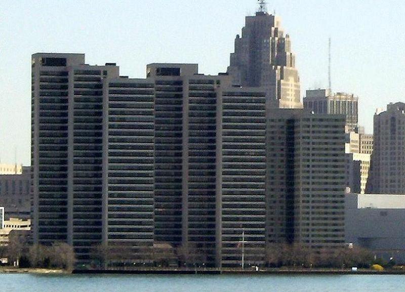 File:RiverfrontApartmentsDetroitIthruIII.jpg