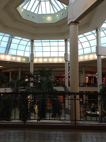 File:Savannah Mall (7965855012).jpg