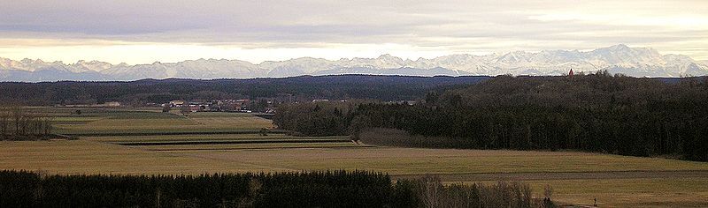 File:Schloss Kaltenberg Alpen.jpg