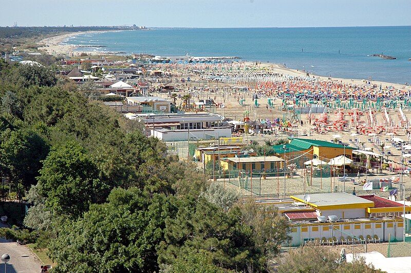 File:Spiaggia.jpg