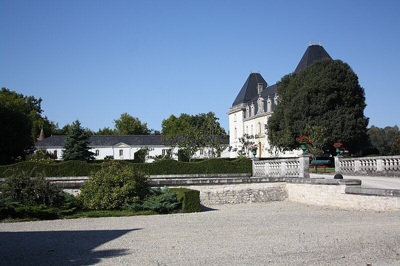 File:Vervant Chateau.jpg