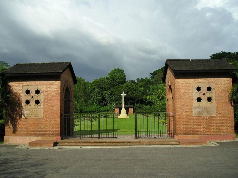 File:War cemetary7.jpg