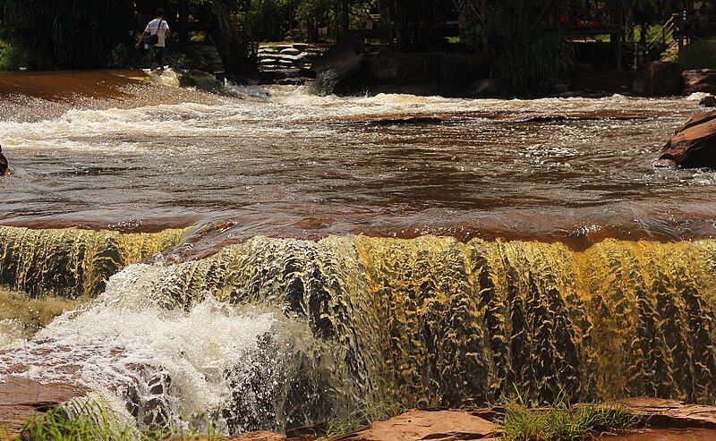 File:Waterfall Kbal Chhay.jpg