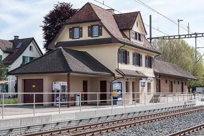 File:Bahnhof Märwil.jpg