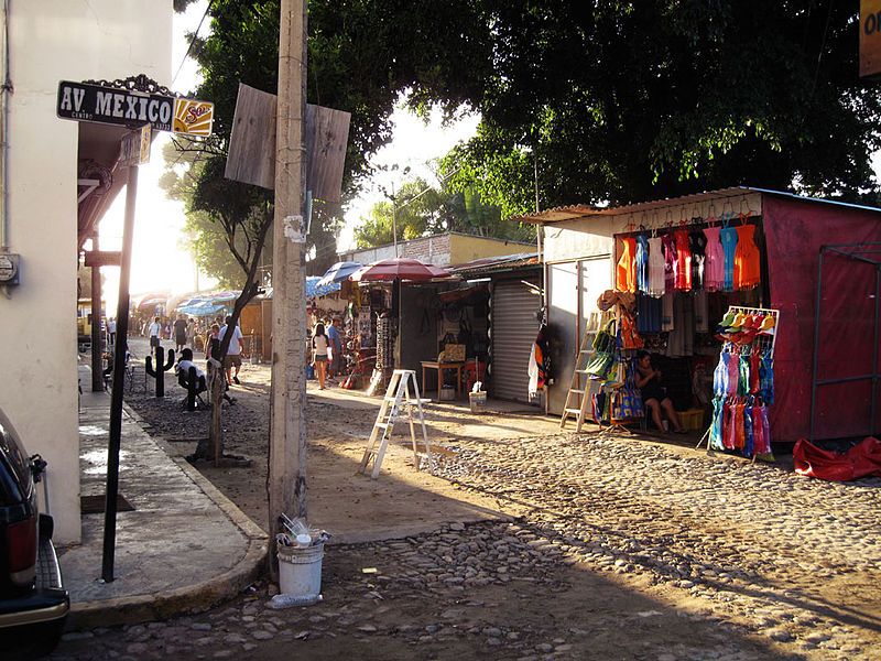 File:Bucerias Street.jpg