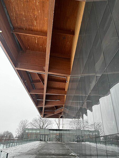 File:Cantilevered roof.jpg