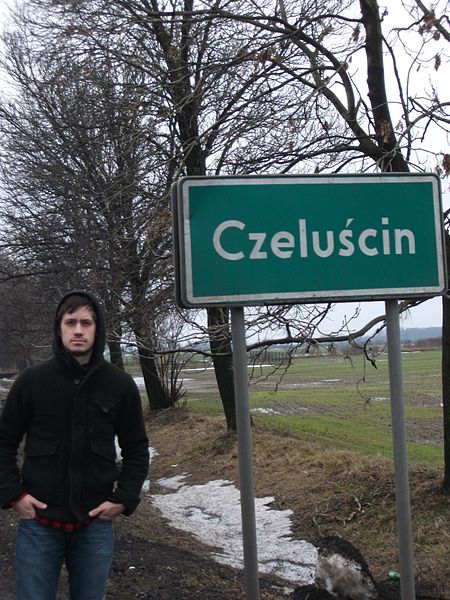 File:Czeluscin Sign.jpg