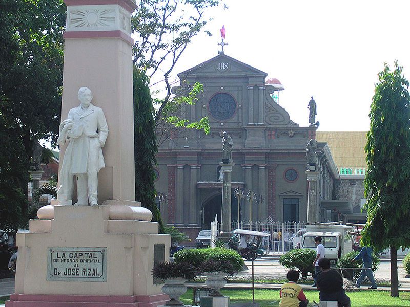 File:Dumaguete Cathedral.jpg