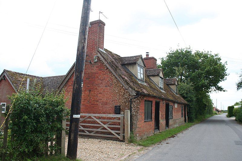 File:Erwarton Almshouses.jpg