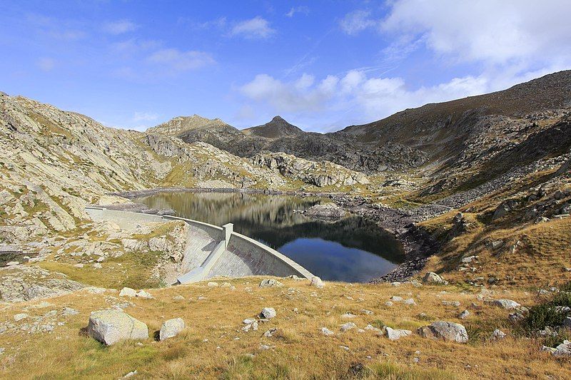 File:Estany Reguera.jpg