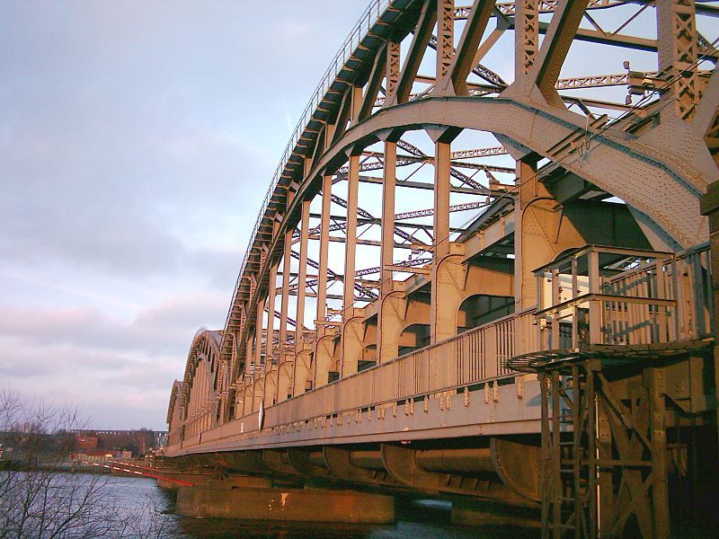 File:Freihafen Elbbrücke 07.jpg