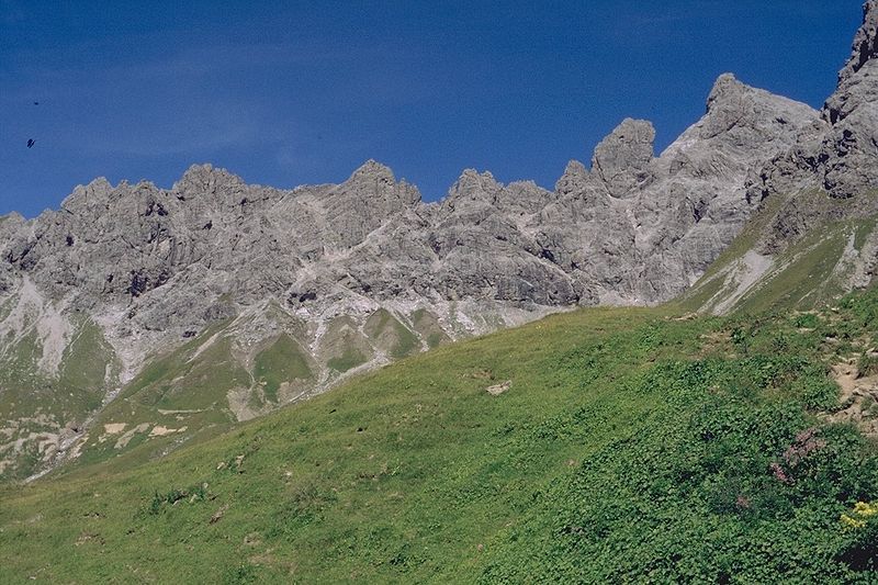 File:Krottenspitze und Krottenspitzengrat.jpg