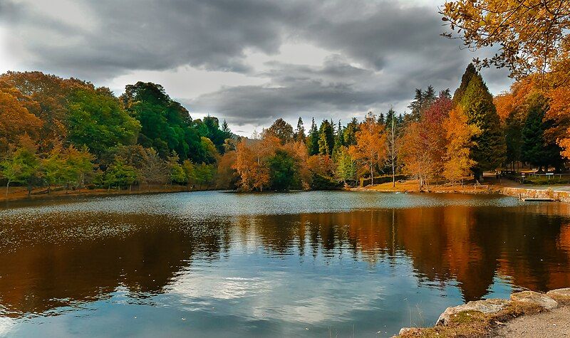 File:Lago Castiñeiras (21536603314).jpg